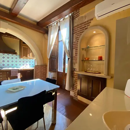 Apartment Casa Chiara, Roof Terrace, 100m To The Historical Center